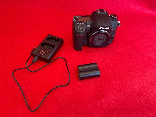 Nikon D7000 16.2MP Digital SLR Camera  / Shutter Count is only  456 MINT