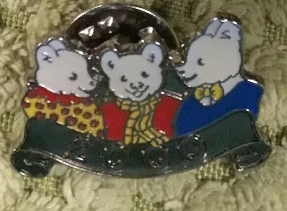 RUPERT BEAR With Mum & Dad Silver Scroll Pin Badge 2000 Millennium