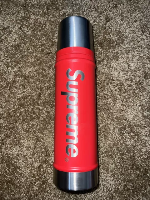 https://www.picclickimg.com/lH4AAOSwRvZjg6in/Supreme-Stanley-20-Oz-Vacuum-Insulated-Bottle-RED.webp