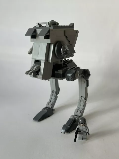 Lego Star Wars AT-ST 7657 RARE Includes Mini Figures. 100% complete. No box
