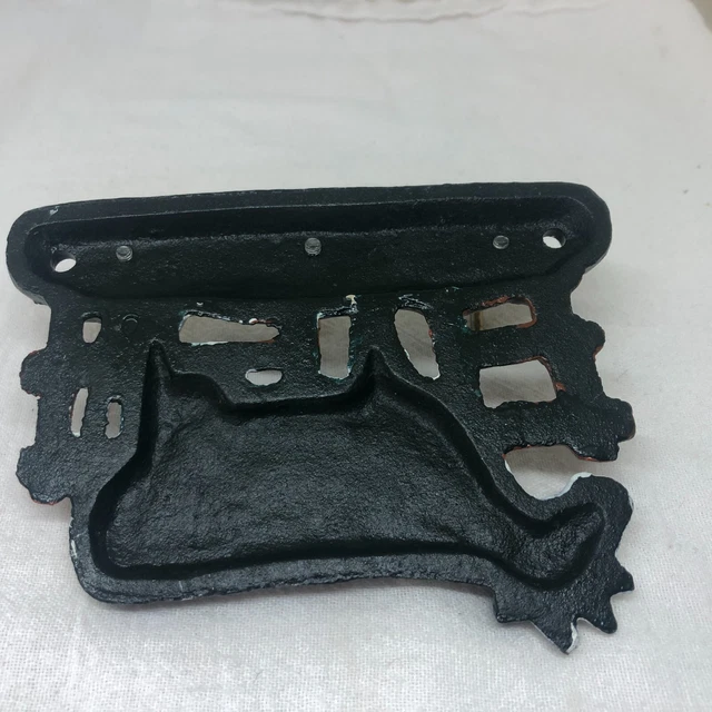 Vintage Cast Iron Barnyard Holstein Cow Key Holder 3 Hooks Wall Mount 4