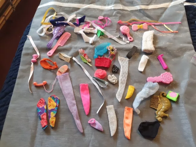 Some Rare bundle vintage barbie,skipper Sindy etc Accessories.some need tlc.