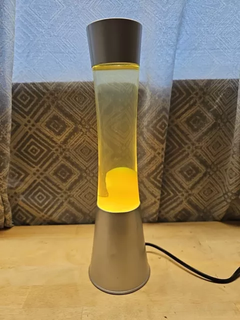 Lipan Lava Lamp Silver Base Yellow LP01-410A File No E250595 (GAR)