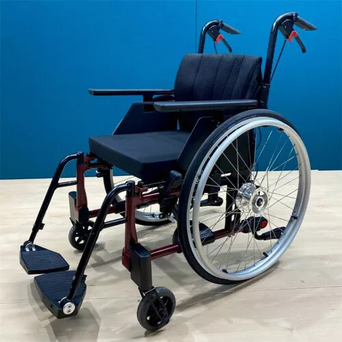 Etac Crissy Active Adaptivrollstuhl • Aktivrollstuhl • Rollstuhl • SB 40 cm