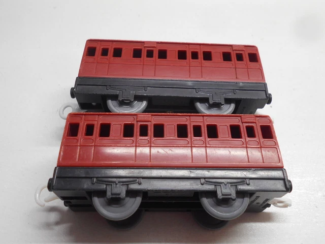 TOMY TRACKMASTER THOMAS the tank engine train set Oliver's coaches £7. ...