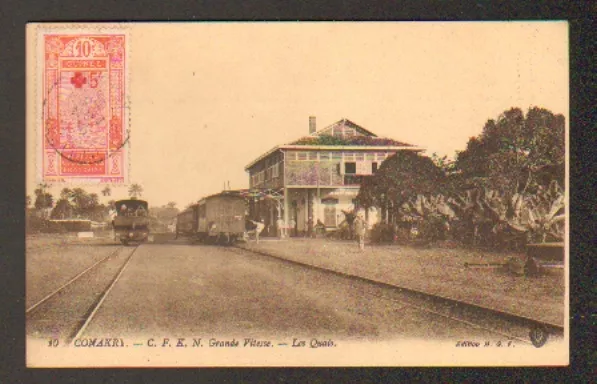 CONAKRY (GUINEE) MILITAIRES COLONIAUX au TRAIN en GARE animée en 1916