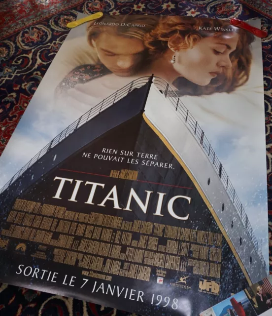 Titanic TITANIC - ORIGINAL J. PETERMAN REPRODUCTION of “ROSE'S RED SILK BAG  replica movie costume