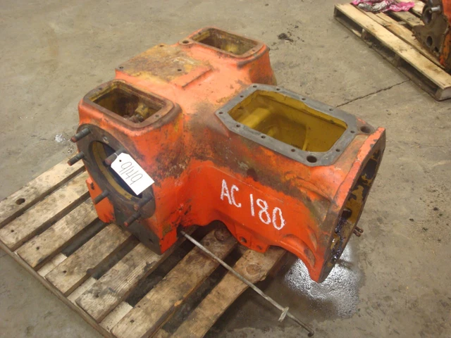 1969 Allis Chalmers 180 Diesel Tractor Rearend Transmission Housing 247941-8