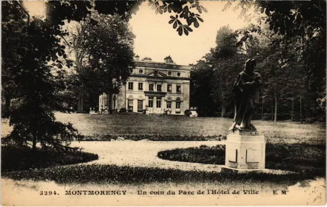 CPA MONTMORENCY - Un coin du Parc de l'Hotel de Ville (107120)