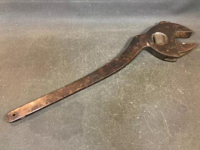 Ancienne grosse clé à molette LACHEZE outil de garage vintage fer forgé 2