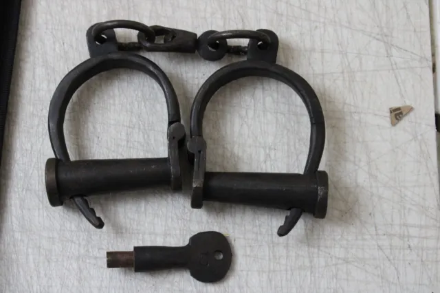 WORKING IRON PRISON WRIST SHACKLES w/KEY NEW ANTIQUE STYLE LOOK