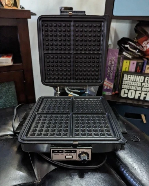 VINTAGE GE GENERAL Electric 4 Square Waffle Baker Iron & Griddle Panini