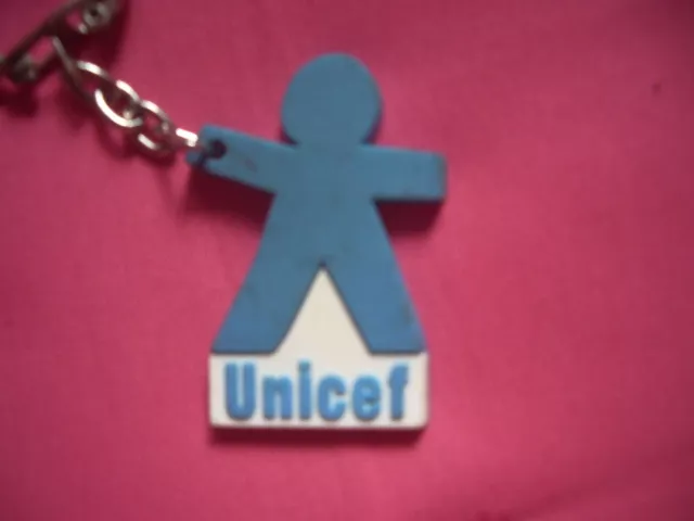 Porte clé UNICEF logo enfant bleu 4cm Collection Vintage Humanitaire Collector