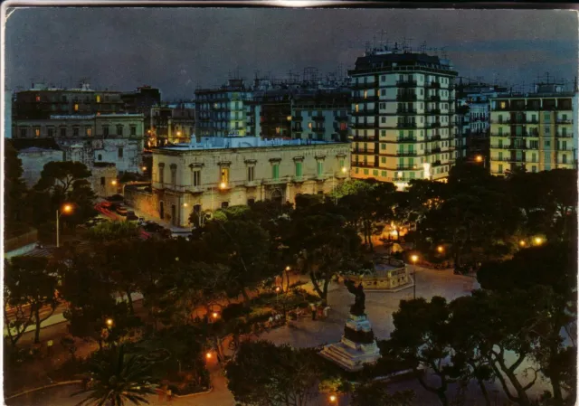Cartolina   Molfetta   Viaggiata 1976 Piazza Garibaldi In Notturno
