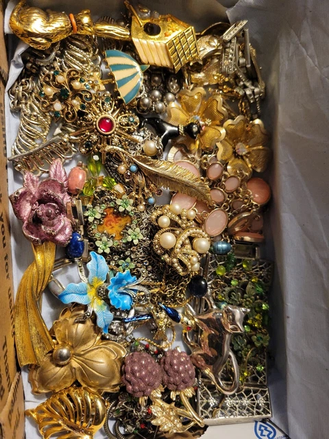 Vintage Estate Costume Jewelry Lots *All Wear* Vintage Estate Costume Jewelry Lots *All Wear*