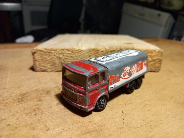 CAMION-CITERNE SAVIEM CITERNE GULF Majorette 245 1:100 Boîte Or