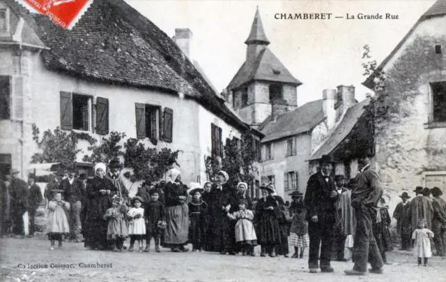 CPA 19 CHAMBERET LA GRANDE RUE (beautiful village animation