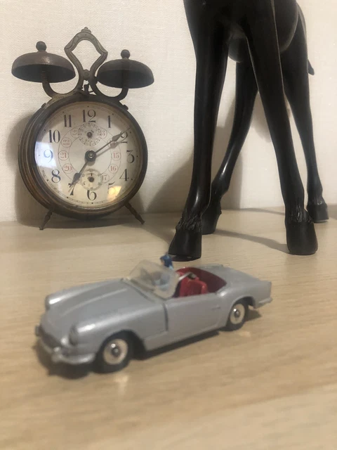1 / 43 ème DINKY-TOYS TRIUMPH HERALD / jouet ancien