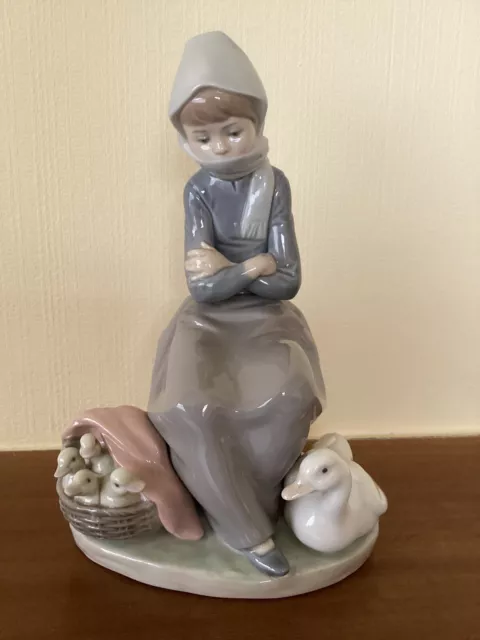 Lladro Figurine Girl With Duck & Ducklings In Basket DAISA