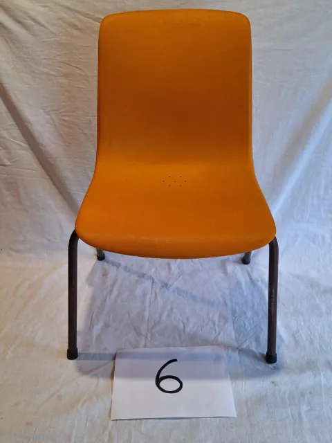 Ancienne Petite Chaise Orange enfant   années 70 80 Vintage Taille  58 Cm