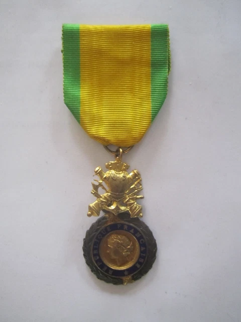 Médaille Valeur Et Discipline – France WW1 – Avec Son Rappel Sur Ruban