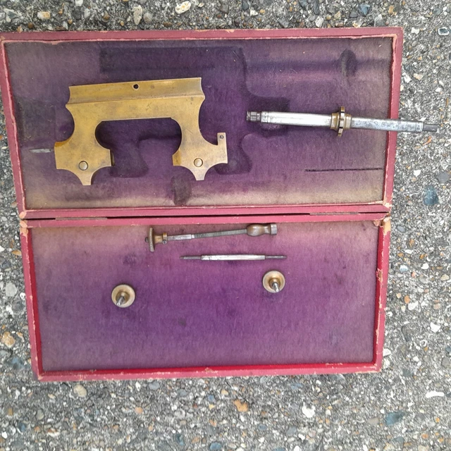 tour-a-pivoter-vintage-swiss-watchmakers-lathe-in-box-eur-24-95