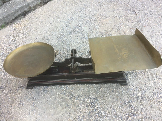 Ancienne balance de commerce Maison TESTUT / XX siècle Gris/Marron