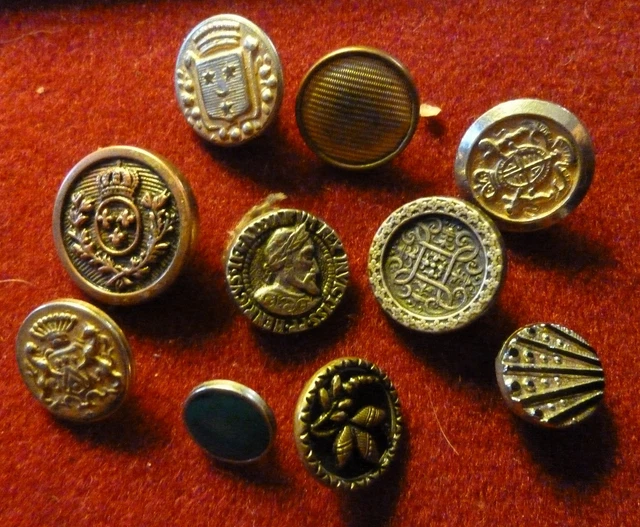 Lot De Boutons Vintage Blason Armoiries En Métal Doré - Pour Customisation Ou Collection