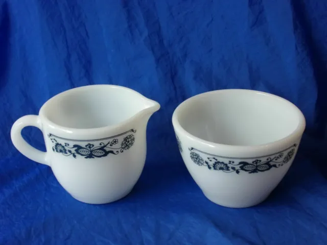 Corning PYREX Old Town Blue Pattern Sugar Bowl & Creamer Milkglass Vintage
