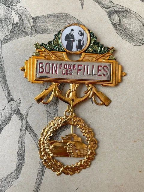 LOT INSIGNES MILITAIRES Bon Pour Les Filles EUR 5,00 - PicClick FR