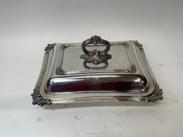 Antiche tureen vittoriane placcate in argento pesante, antipasto e copertura