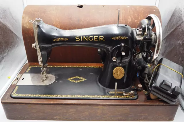 Antique Singer portable Sewing Machine Vintage 1957 model BAK 4-12 with case
