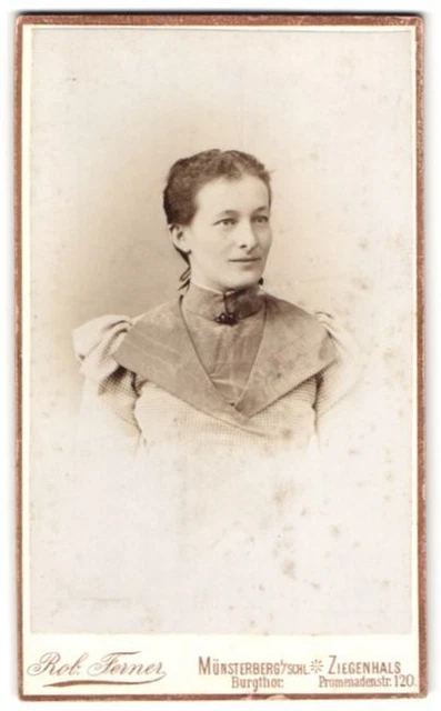 Fotografie Robert Ferner, Münsterberg, Burgtor, Portrait junge Dame im modische
