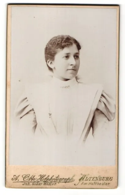Fotografie A. Otto, Altenburg, Portrait junge Dame mit zusammengebundenem Haar
