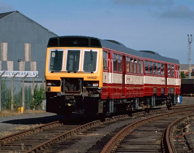 CLASS 141 NO 141102 in metrotrain at kilmarnok £1.20 - PicClick UK