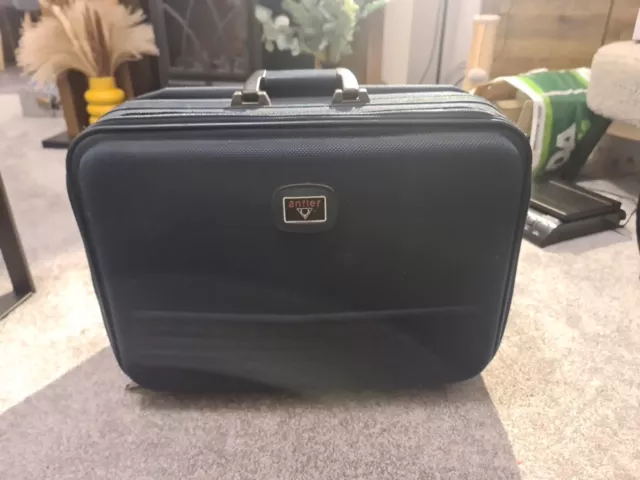 Antler Travel Bag Hand Luggage Cabin Shoulder Bag/Vanity Case 50x40x22 Cabin Bag