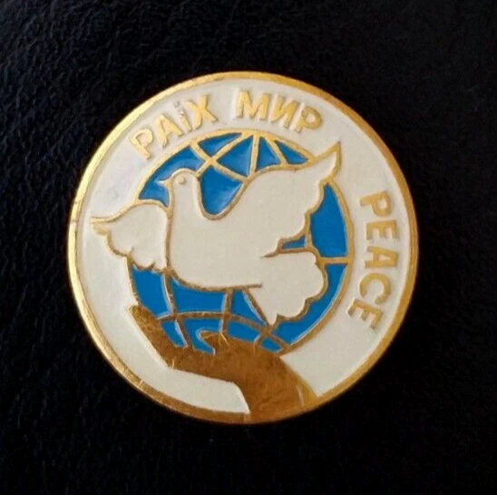 Dove Peace Communism Propaganda Soviet Pin Badge Pigeon Earth Globe Hand USSR