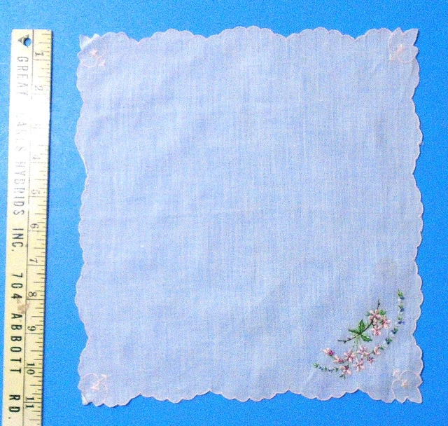 Vintage Ladies Handkerchief/Hanky #320- White w/Scalloped Edge & Embroidery