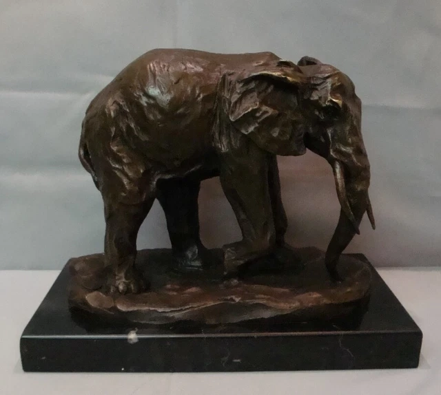 Estatua Elefante Fauna Art Deco Estilo Art Nouveau Estilo Bronce sólido Firmado