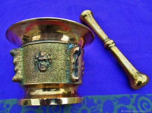 Mortier d apothicaire avec pilon en bronze Antique. XIXÈME