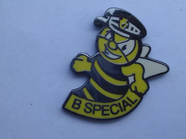 BEE B SPECIALS USC RUC POLICE ULSTER SPECIAL CONSTABULARY UDR MOD psni pin badge