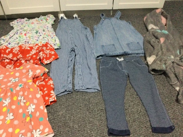 Girls clothes bundle age 2 - 3 years 7 Items See List 3