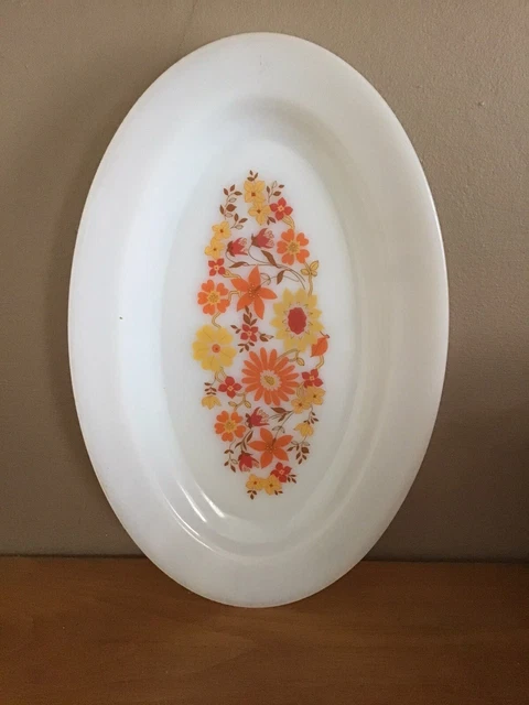 Plat Arcopal modèle Flore vintage - Arts de la table