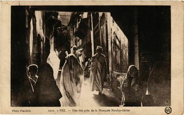 CPA AK Fez - One Street near the Mosque Moulay-Idriss MOROC (963513)