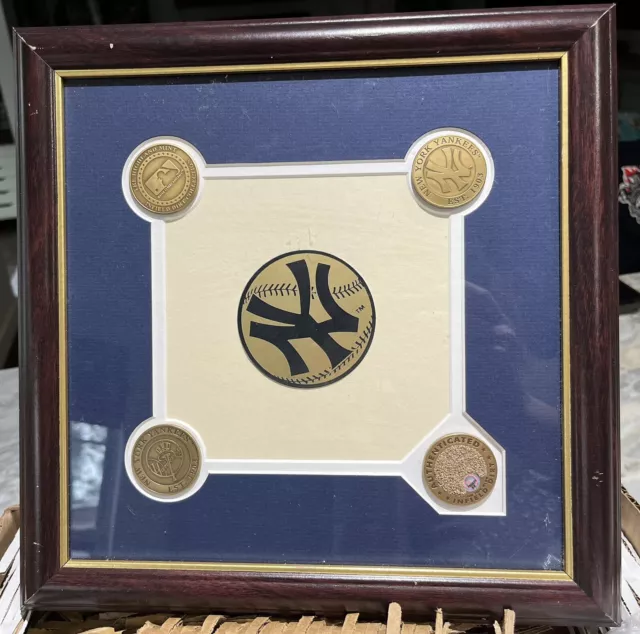 NY Yankees  plaque with authenticated infield dirt coin - Numbered /Hologram