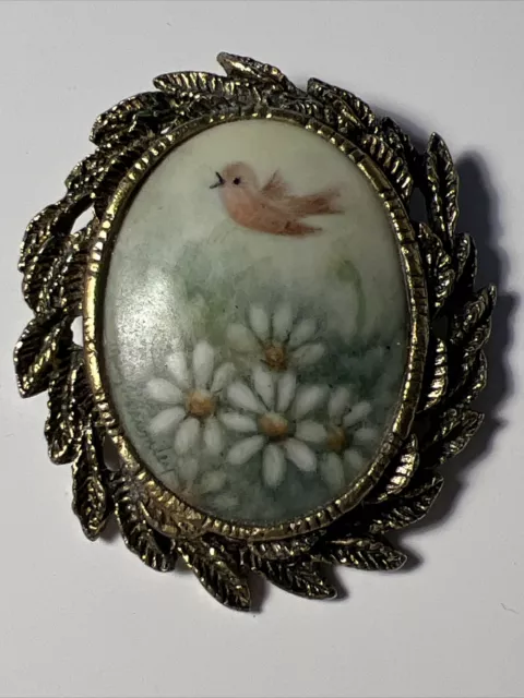 Lovely vintage Brooch Hand Painted BIRD and DAISIES Pin COTTAGECORE