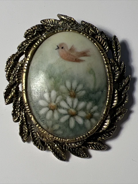 Lovely vintage Brooch Hand Painted BIRD and DAISIES Pin COTTAGECORE
