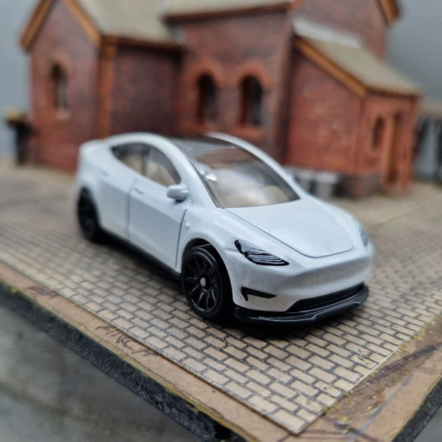 HOT WHEELS TESLA Model Y 2023 Diecast Model Car Toy 164 EUR 4,57