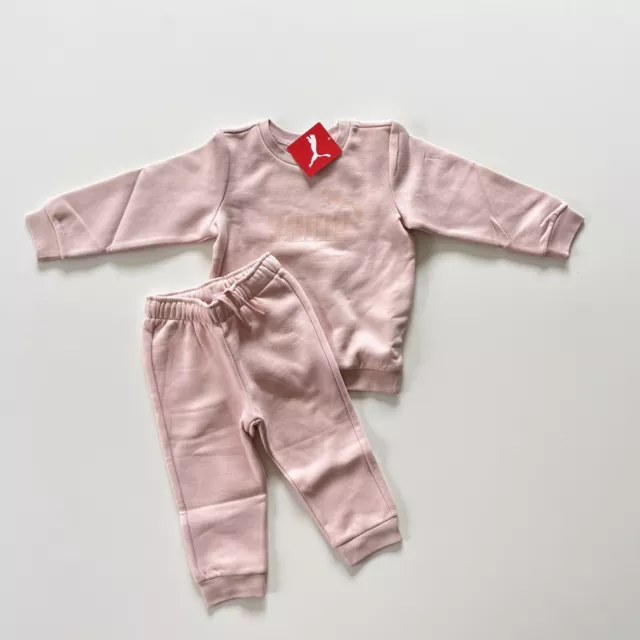 Tuta da jogging Puma Mincat set abito bambini bambini | taglia 92/1-2 anni | 49,95 €* Tuta da jogging Puma Mincat set abito bambini bambini | taglia 92/1-2 anni | 49,95 €*
