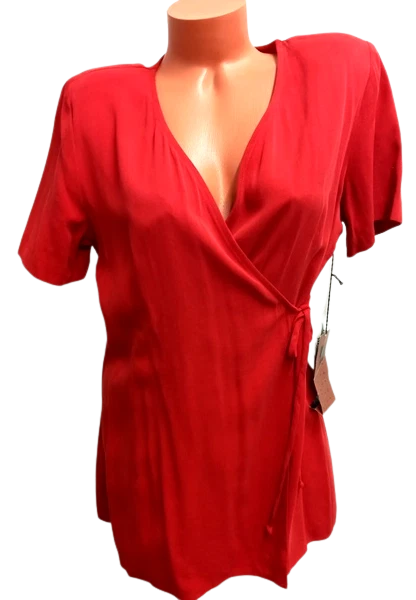 NWT Carole little red v neck surplice shoulder pads short sleeve plus top 12